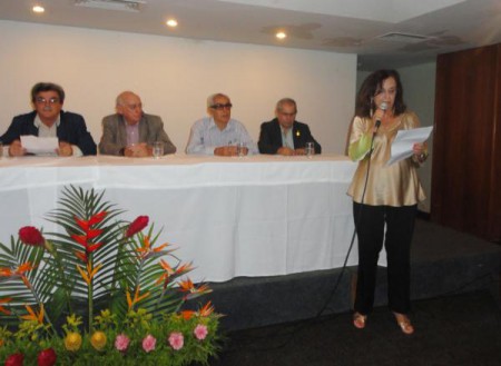 Dra. Fátima Calife saúda os presidentes Dr.Cláudio Pina e Dr.Arlindo